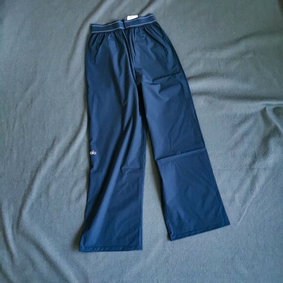 Alo Yoga Navy Suit Up Trouser Size M Stylish Comfort Essentials - Picture 2 of 5